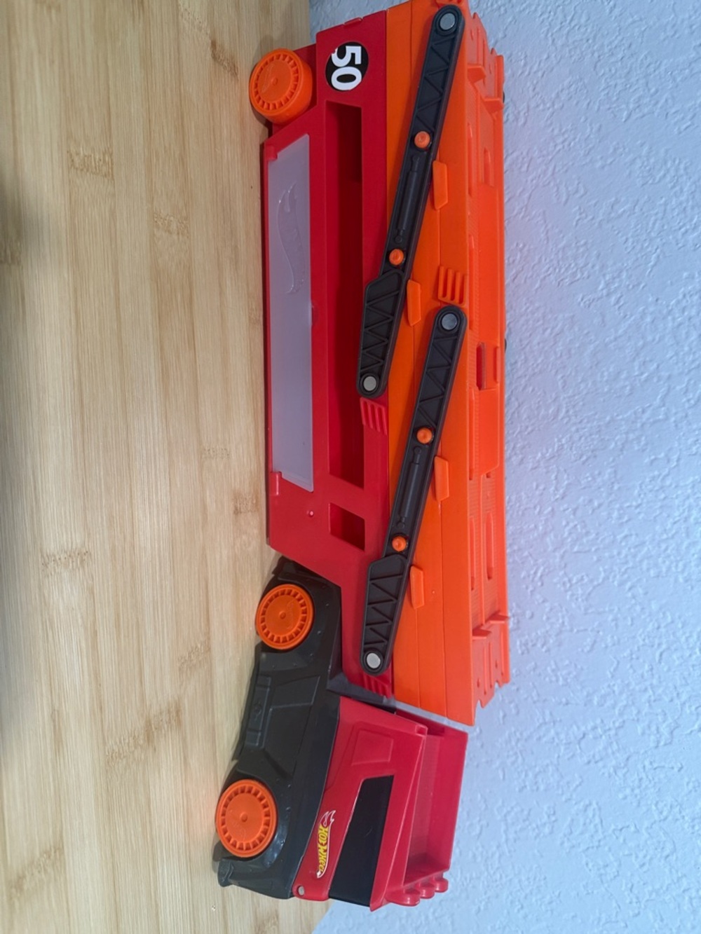 Hot Wheels Mega Hauler with 6 Expandable Levels